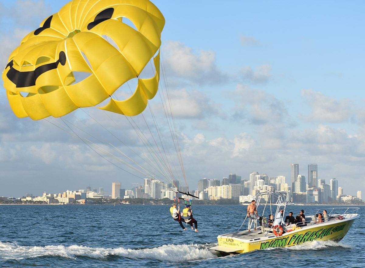 Eight Amazing Things to See While Parasailing in Miami Beach